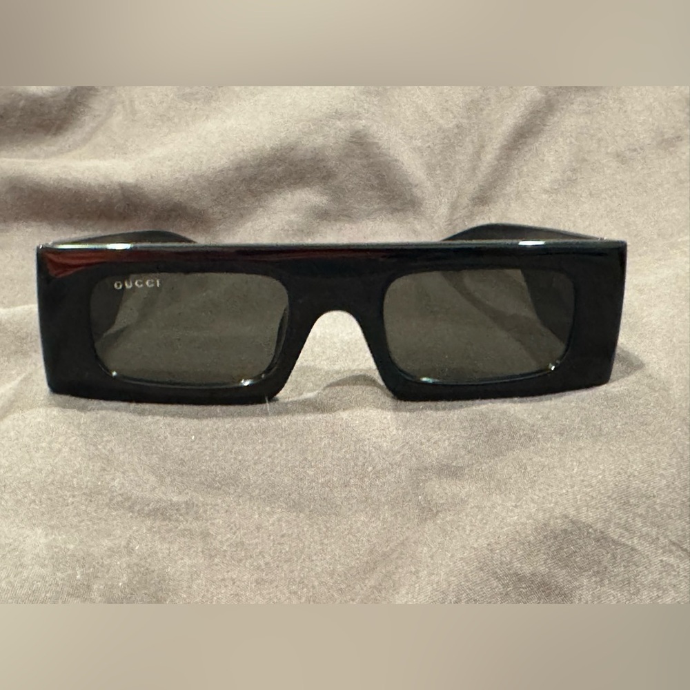 Gucci Authentic Sunglasses NIB Black w/Silver GG on Arms. - Picture 4 of 9